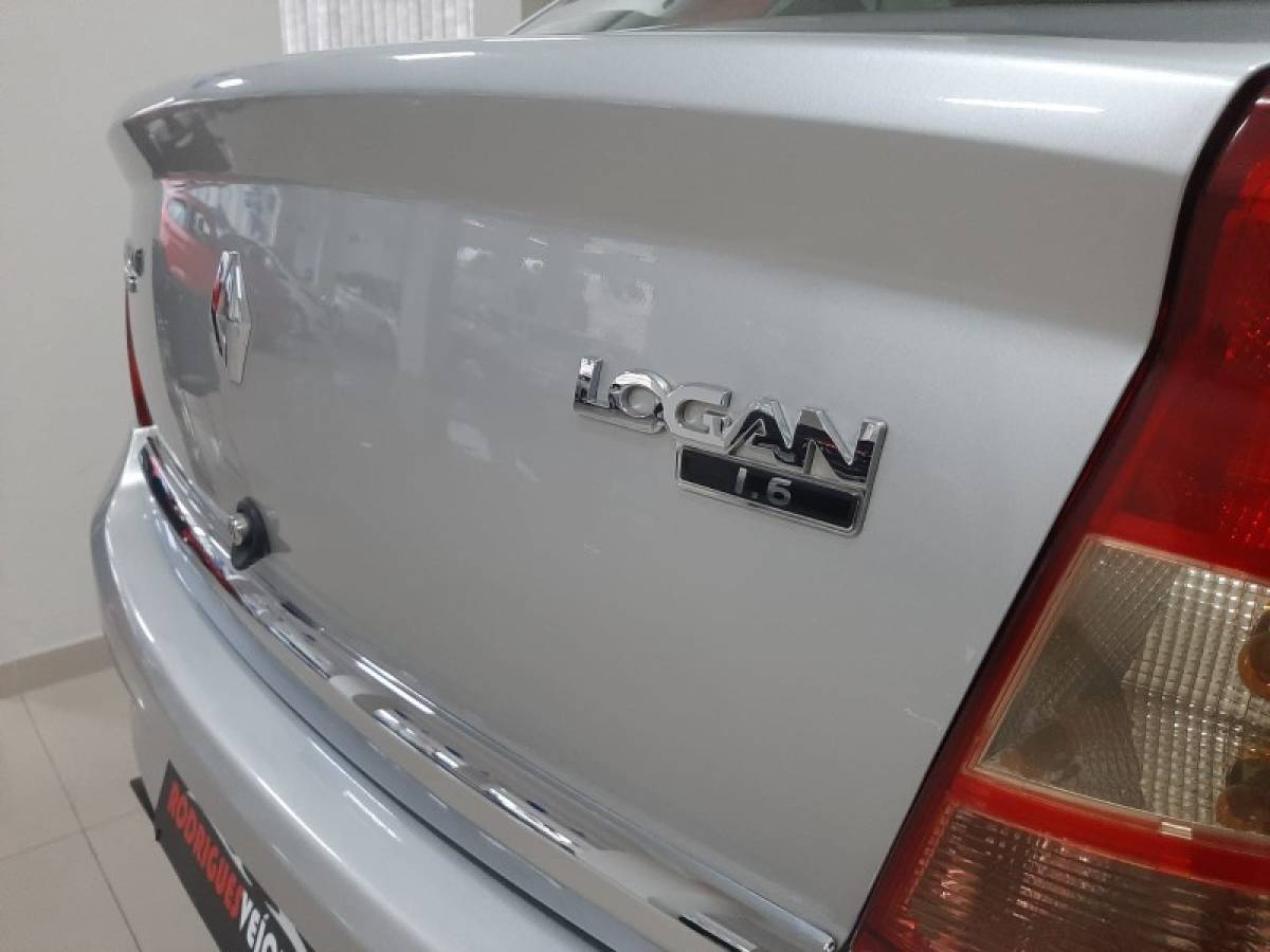 RENAULT - LOGAN - 2011/2011 - Prata - R$ 26.900,00