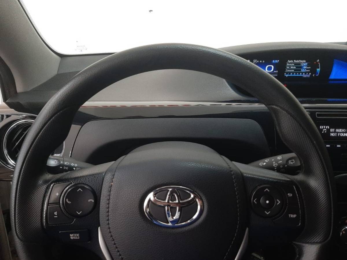 TOYOTA - ETIOS - 2016/2017 - Branca - R$ 59.900,00