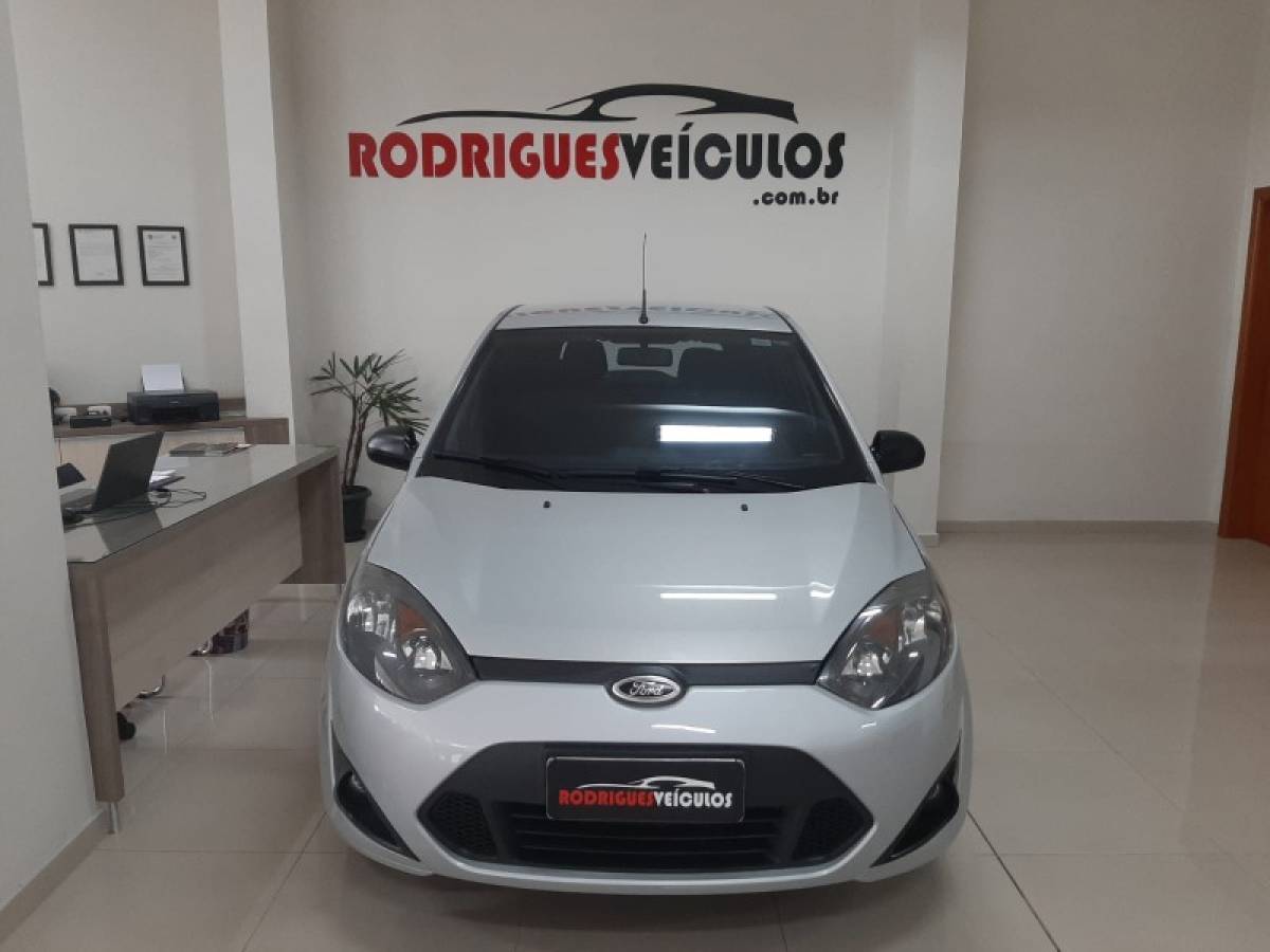 FORD - FIESTA - 2013/2014 - Prata - R$ 33.900,00