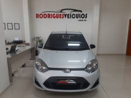 FORD - FIESTA - 2013/2014 - Prata - R$ 33.900,00