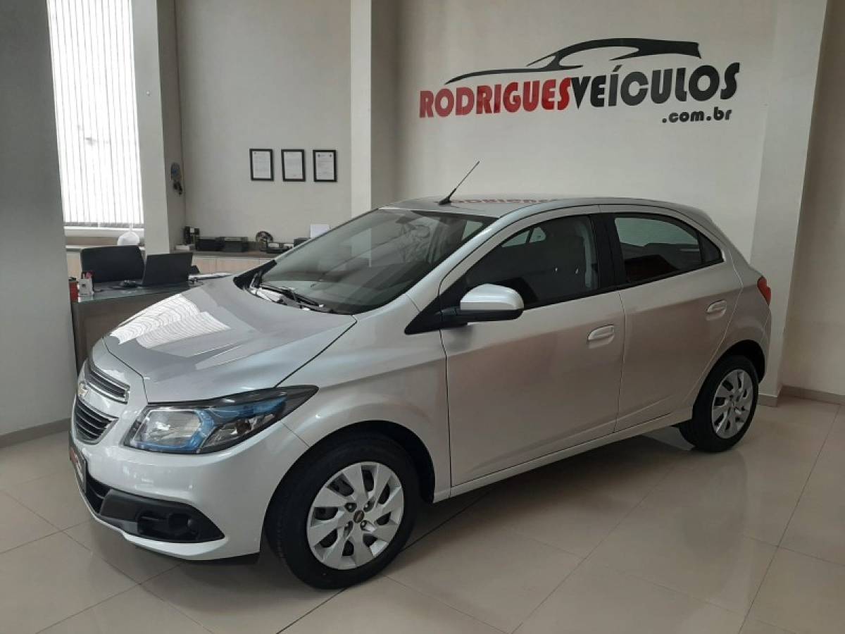 CHEVROLET - ONIX - 2015/2016 - Prata - R$ 54.900,00
