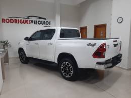 TOYOTA - HILUX - 2022/2022 - Branca - R$ 259.000,00