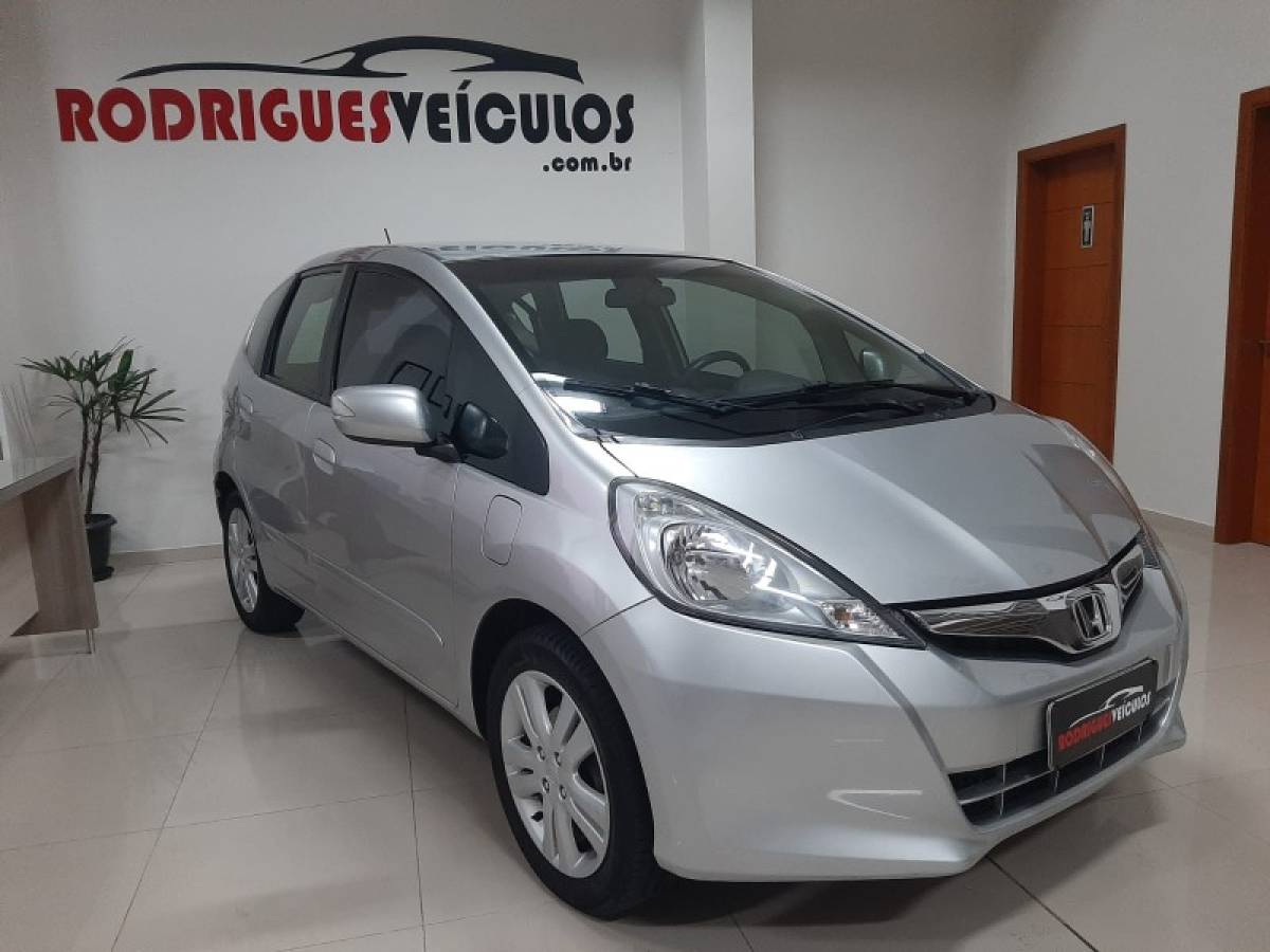 HONDA - FIT - 2013/2014 - Prata - R$ 58.900,00