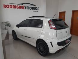 FIAT - PUNTO - 2014/2015 - Branca - R$ 54.900,00