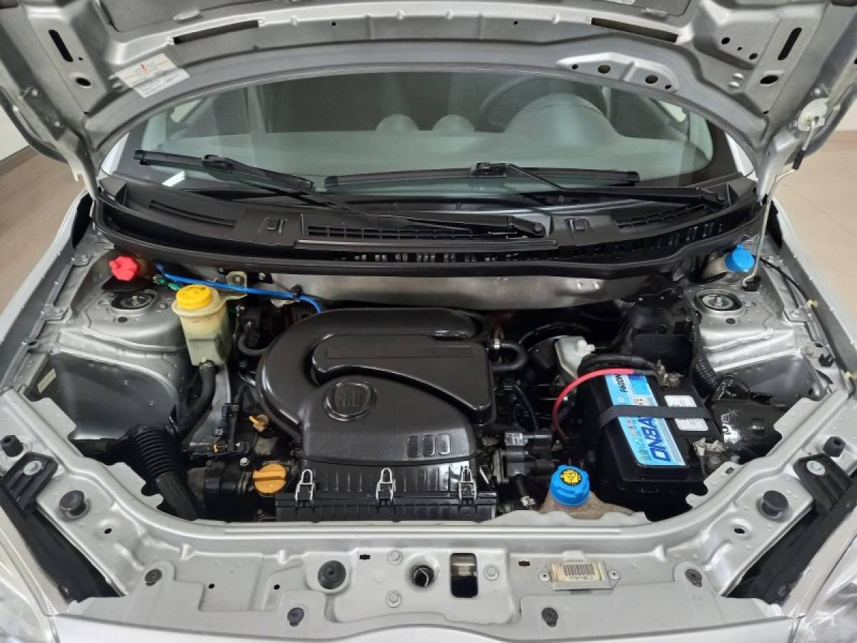 FIAT - UNO - 2010/2011 - Prata - R$ 28.900,00