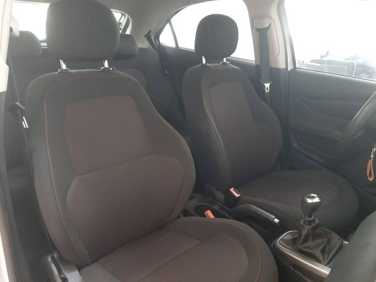 CHEVROLET - ONIX - 2015/2016 - Prata - R$ 54.900,00