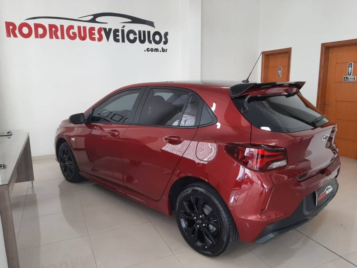 CHEVROLET - ONIX - 2021/2022 - Vermelha - R$ 77.900,00