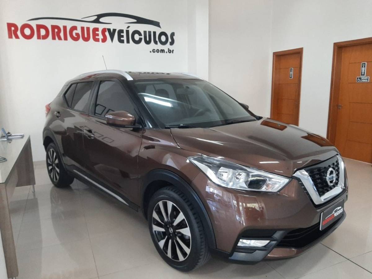 NISSAN - KICKS - 2017/2018 - Marrom - R$ 79.900,00