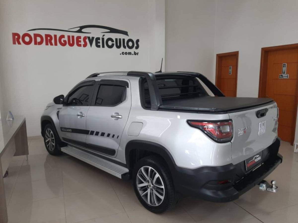 FIAT - STRADA - 2022/2022 - Prata - R$ 105.900,00