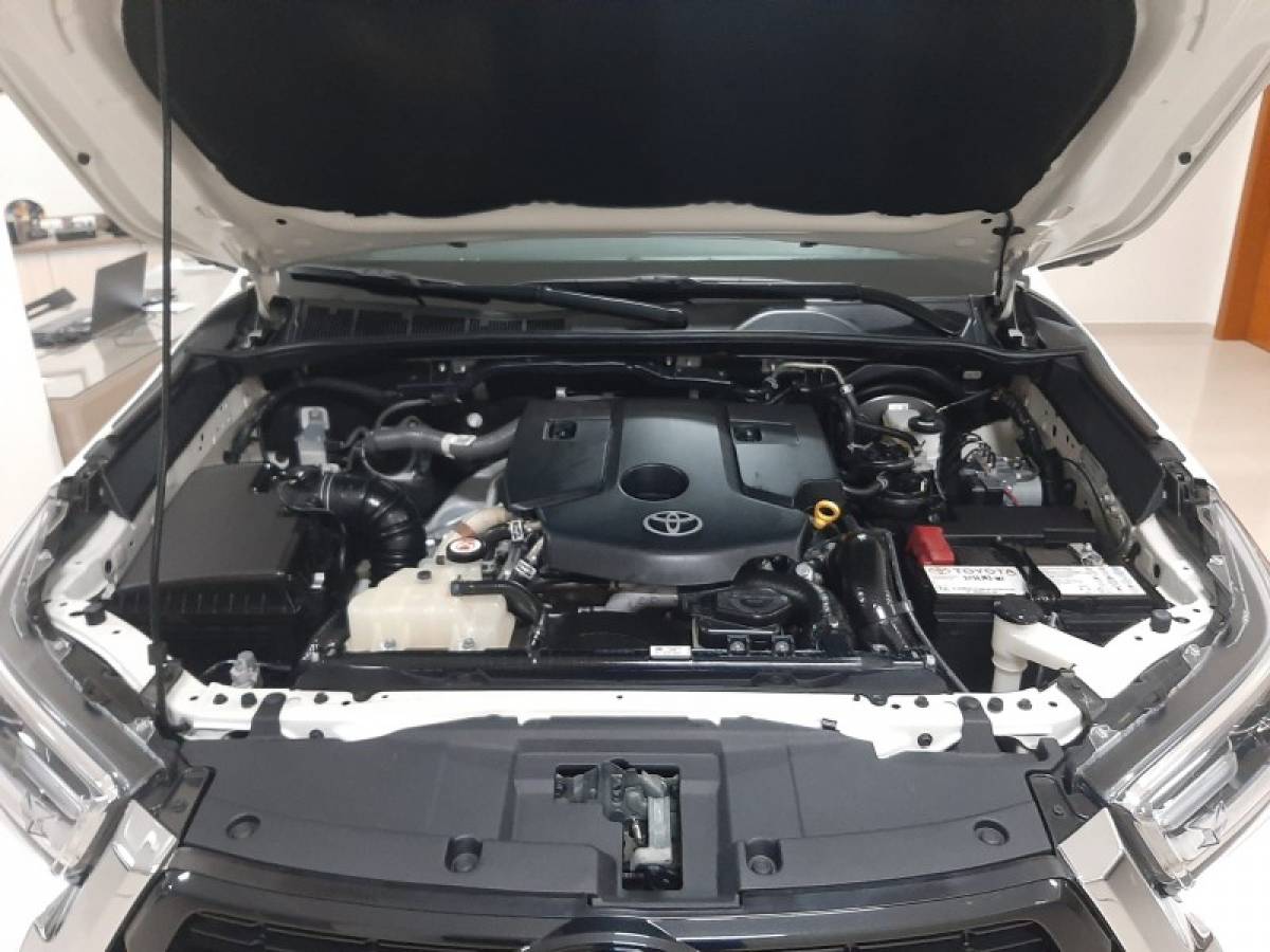 TOYOTA - HILUX - 2022/2022 - Branca - R$ 259.000,00