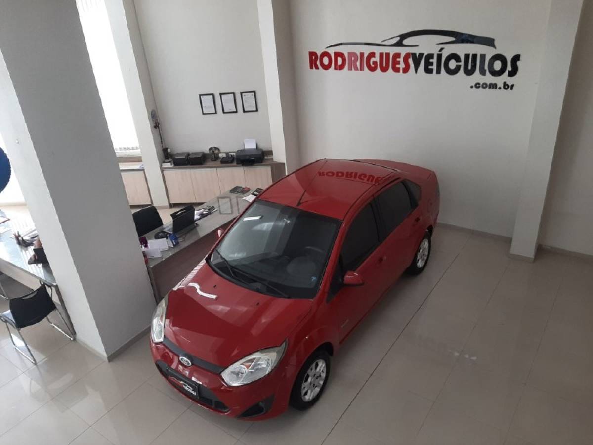 FORD - FIESTA - 2012/2012 - Vermelha - R$ 32.900,00