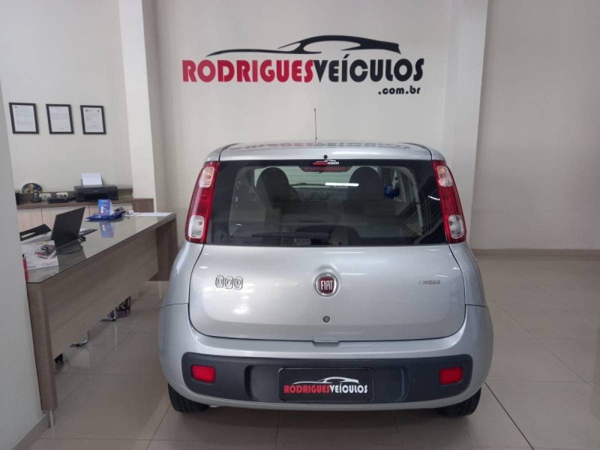FIAT - UNO - 2010/2011 - Prata - R$ 28.900,00