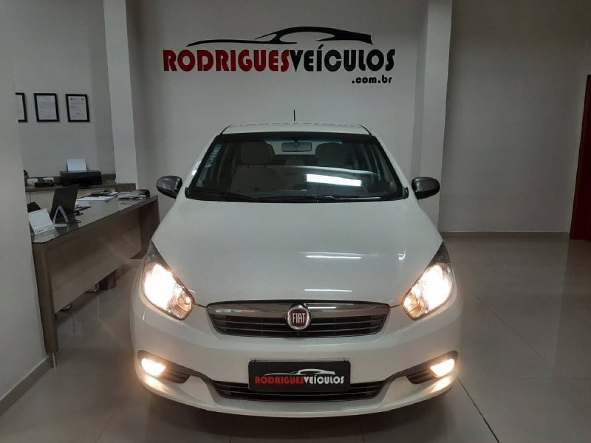 FIAT - GRAND SIENA - 2015/2015 - Branca - R$ 47.900,00