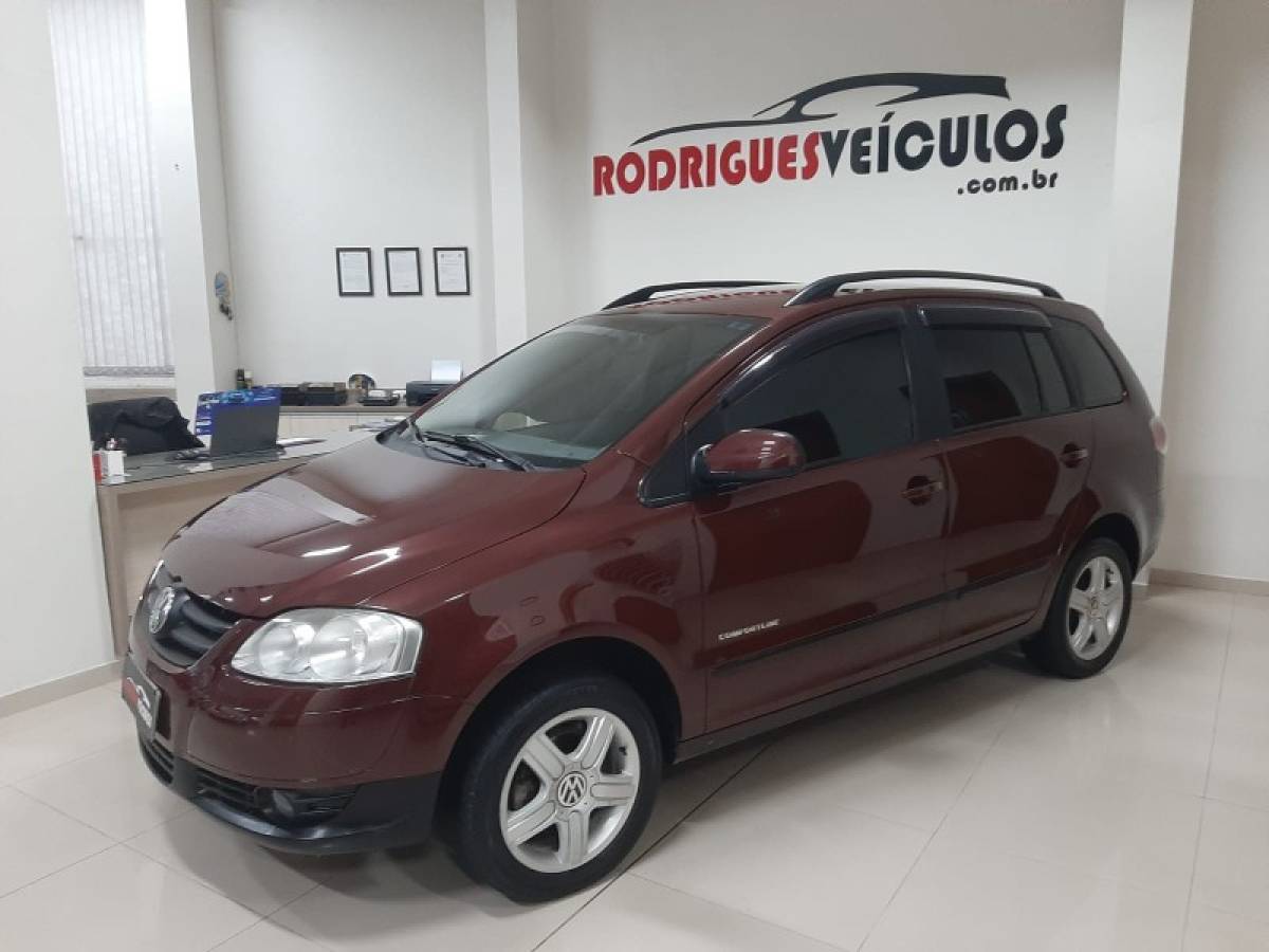 VOLKSWAGEN - SPACEFOX - 2007/2008 - Vermelha - R$ 29.900,00