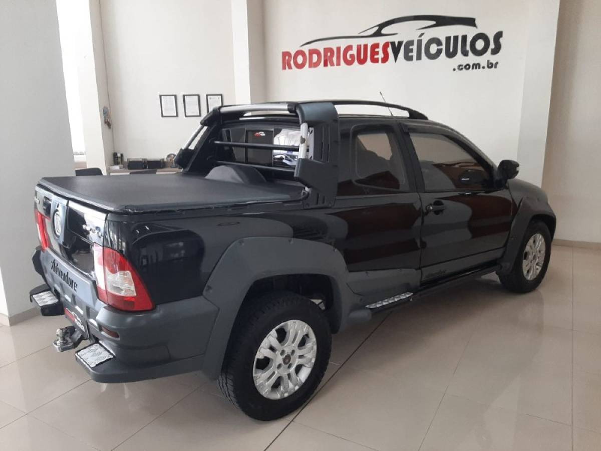 FIAT - STRADA - 2011/2012 - Preta - R$ 53.800,00