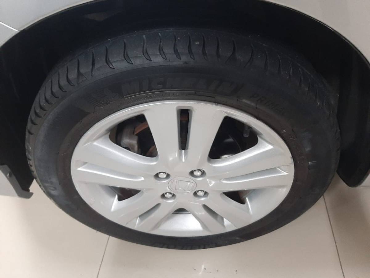 HONDA - FIT - 2013/2014 - Prata - R$ 58.900,00