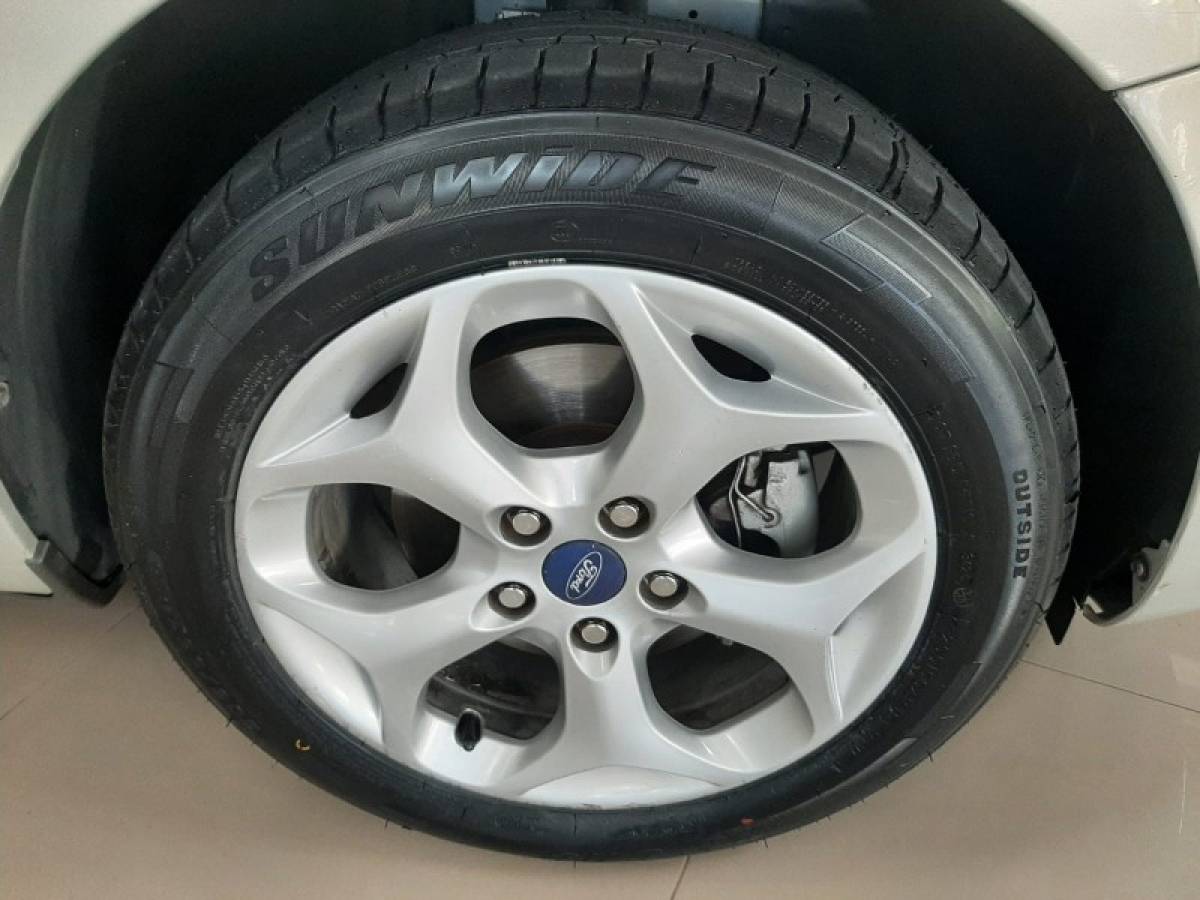 FORD - FOCUS - 2010/2011 - Prata - R$ 44.900,00