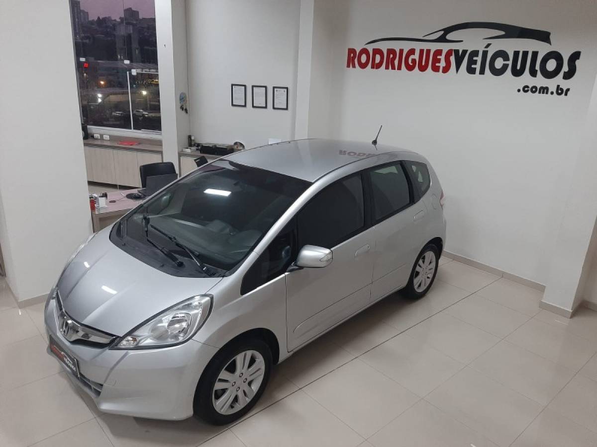 HONDA - FIT - 2013/2014 - Prata - R$ 58.900,00