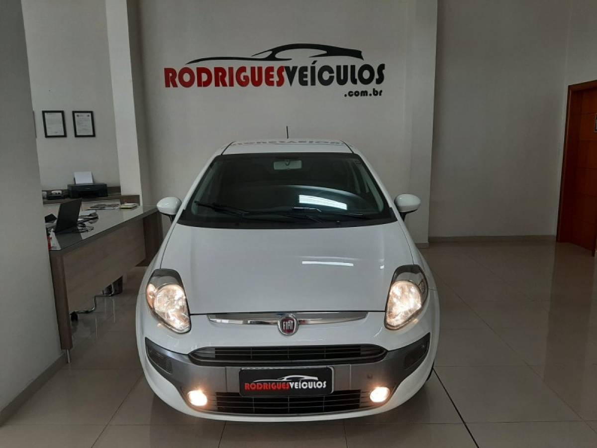 FIAT - PUNTO - 2015/2016 - Branca - R$ 47.900,00