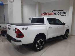 TOYOTA - HILUX - 2022/2022 - Branca - R$ 259.000,00