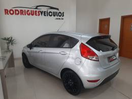FORD - FIESTA - 2017/2017 - Prata - R$ 54.900,00