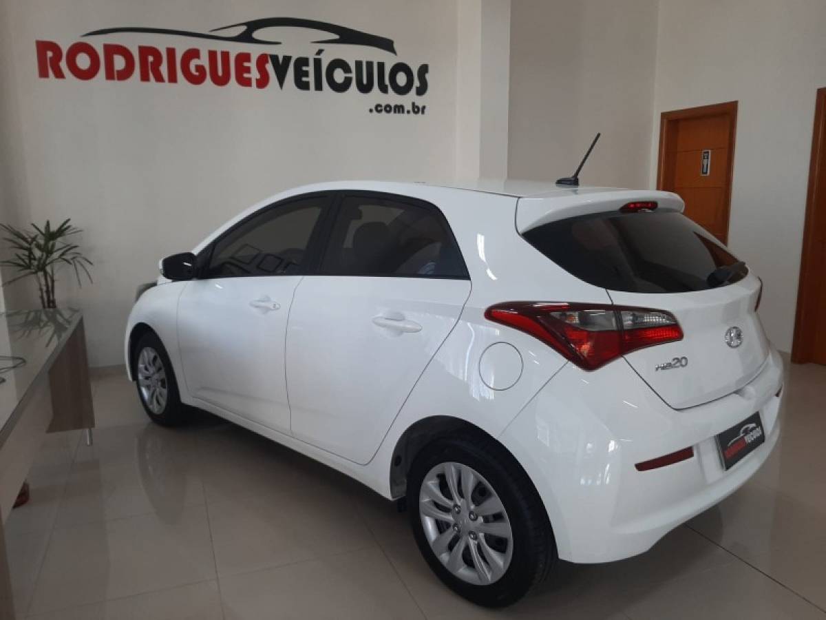 HYUNDAI - HB20 - 2018/2019 - Branca - R$ 56.900,00