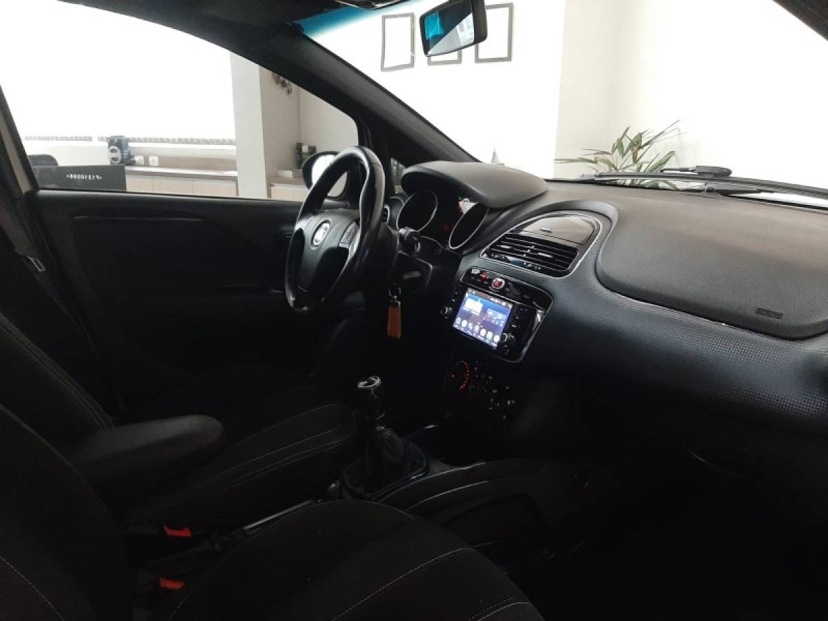 FIAT - PUNTO - 2014/2015 - Branca - R$ 54.900,00