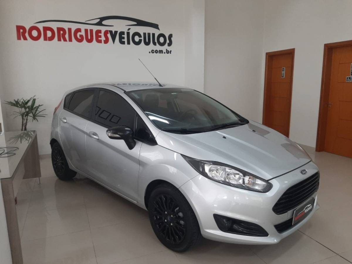 FORD - FIESTA - 2017/2017 - Prata - R$ 54.900,00