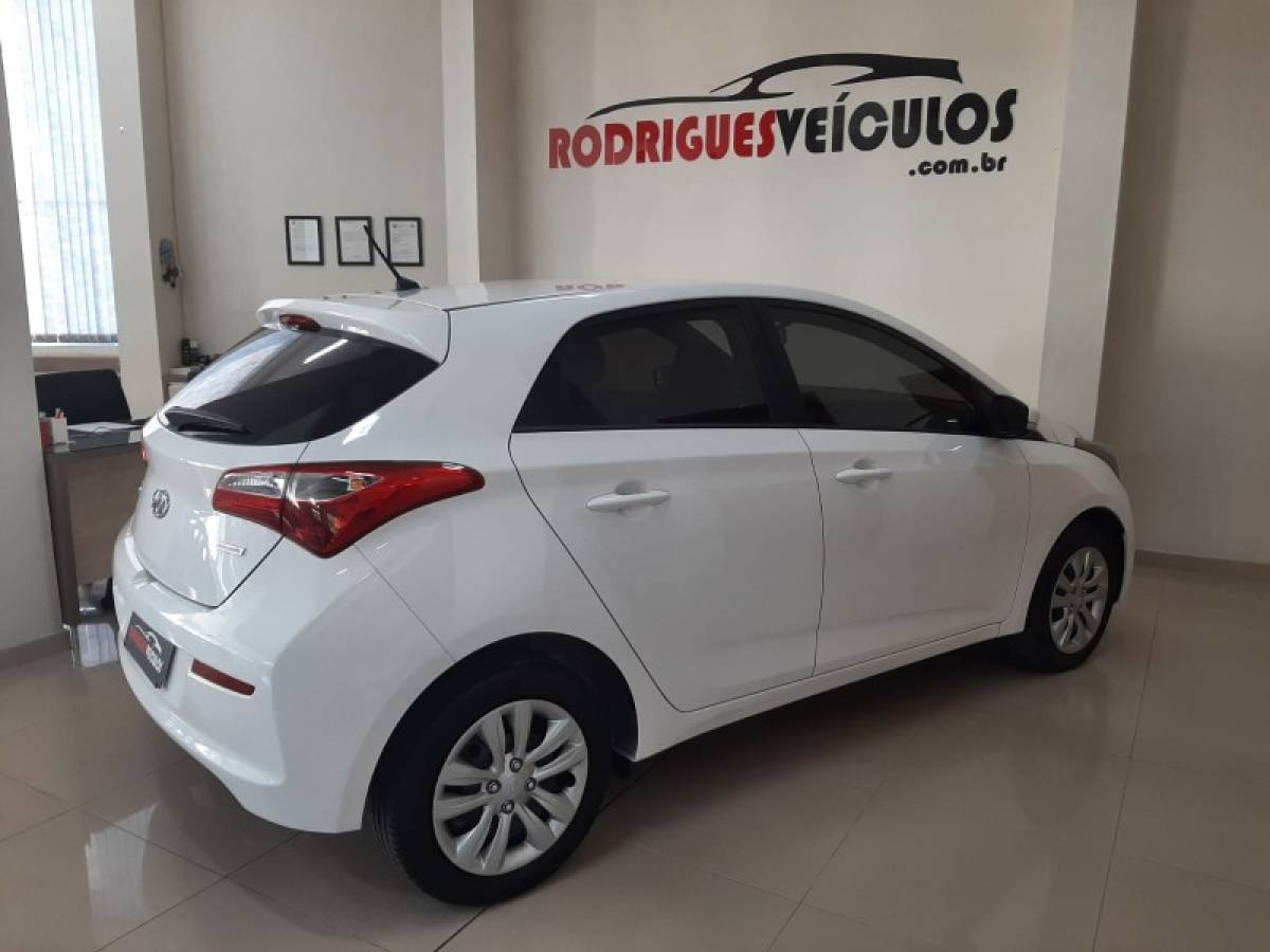 HYUNDAI - HB20 - 2017/2018 - Branca - R$ 64.900,00