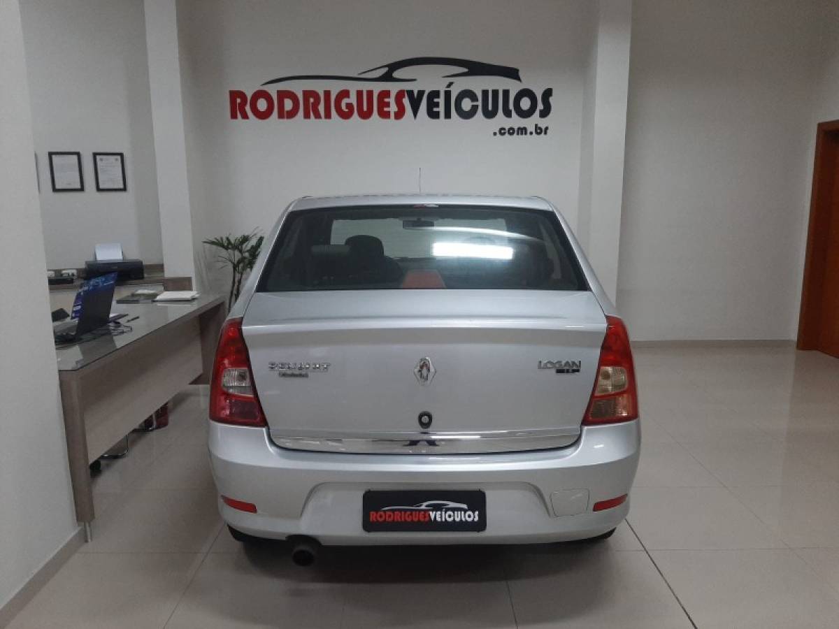 RENAULT - LOGAN - 2011/2011 - Prata - R$ 26.900,00