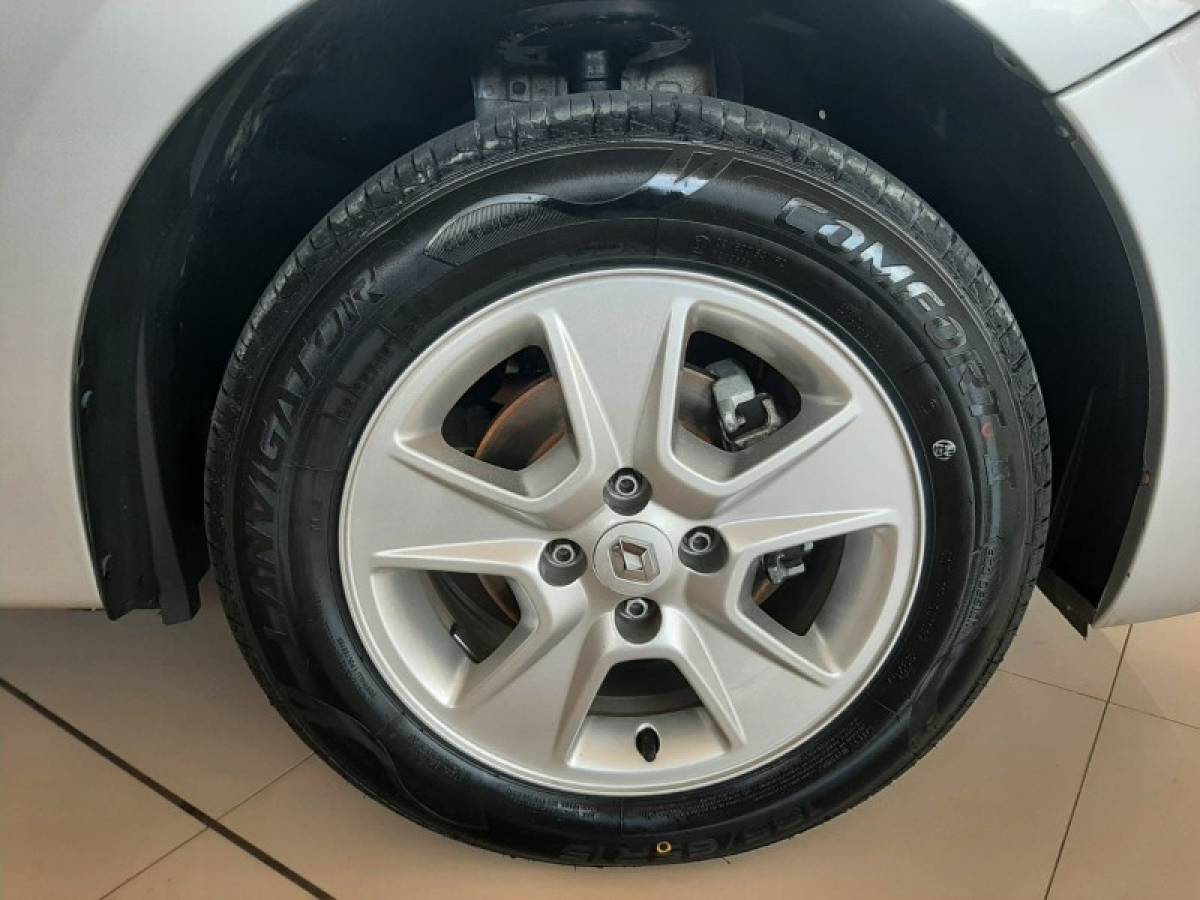 RENAULT - SANDERO - 2014/2015 - Prata - R$ 44.900,00