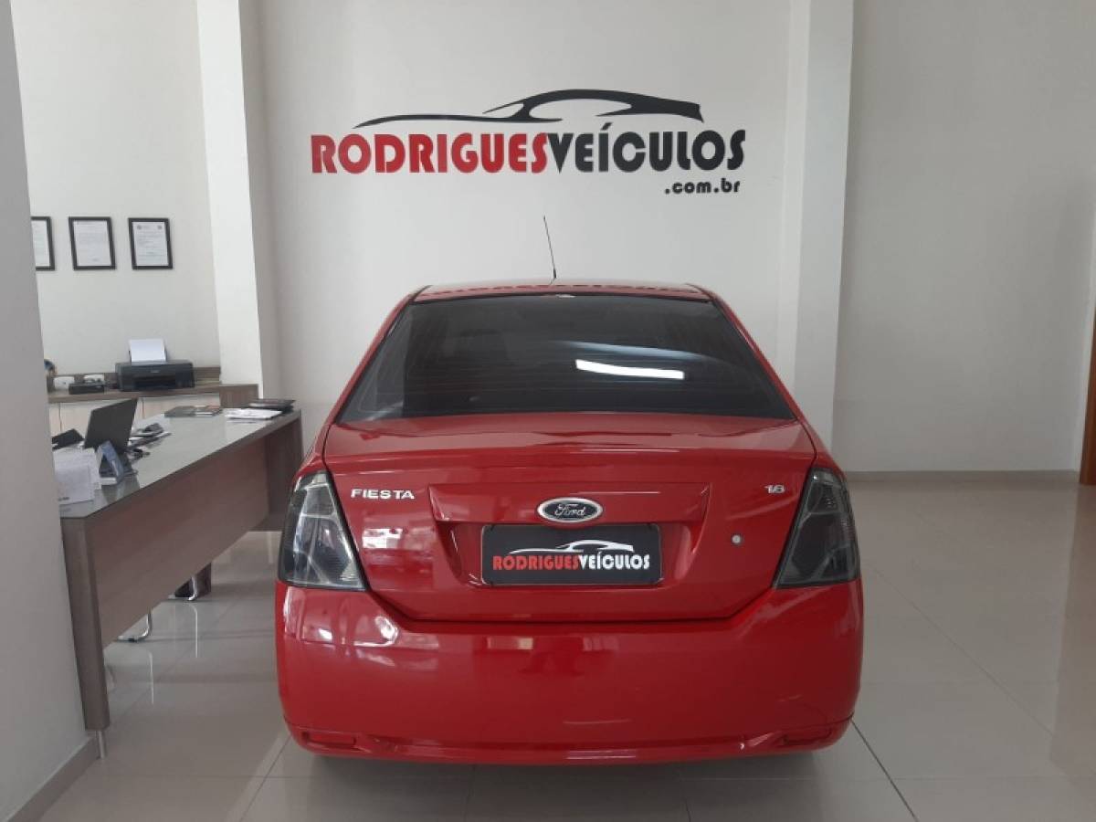 FORD - FIESTA - 2012/2012 - Vermelha - R$ 32.900,00
