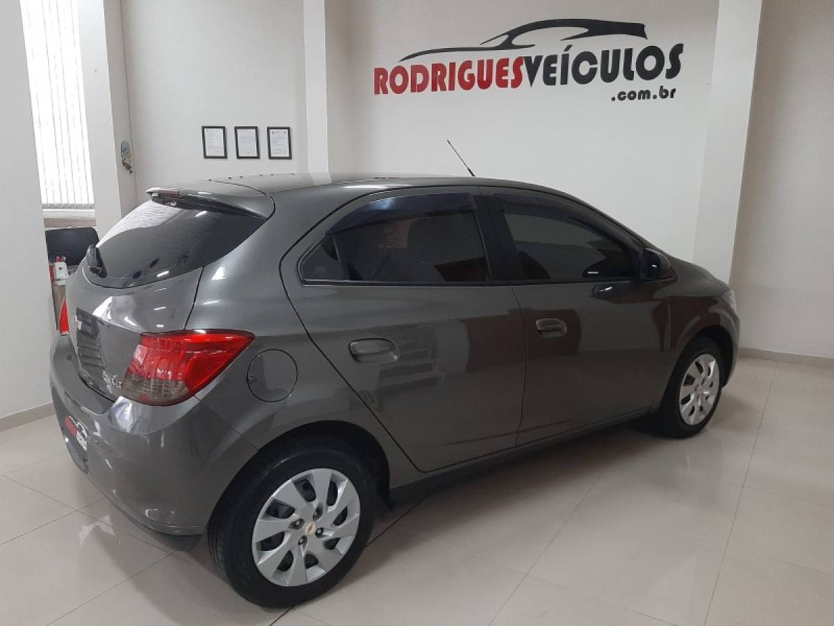 CHEVROLET - ONIX - 2014/2015 - Cinza - R$ 49.900,00