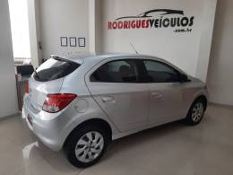CHEVROLET - ONIX - 2015/2016 - Prata - R$ 54.900,00
