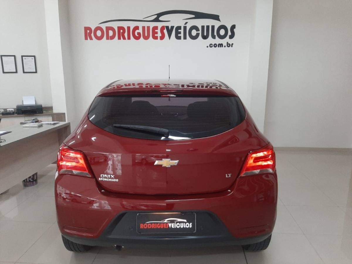 CHEVROLET - ONIX - 2019/2019 - Vermelha - R$ 65.900,00