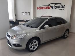 FORD - FOCUS - 2010/2011 - Prata - R$ 44.900,00