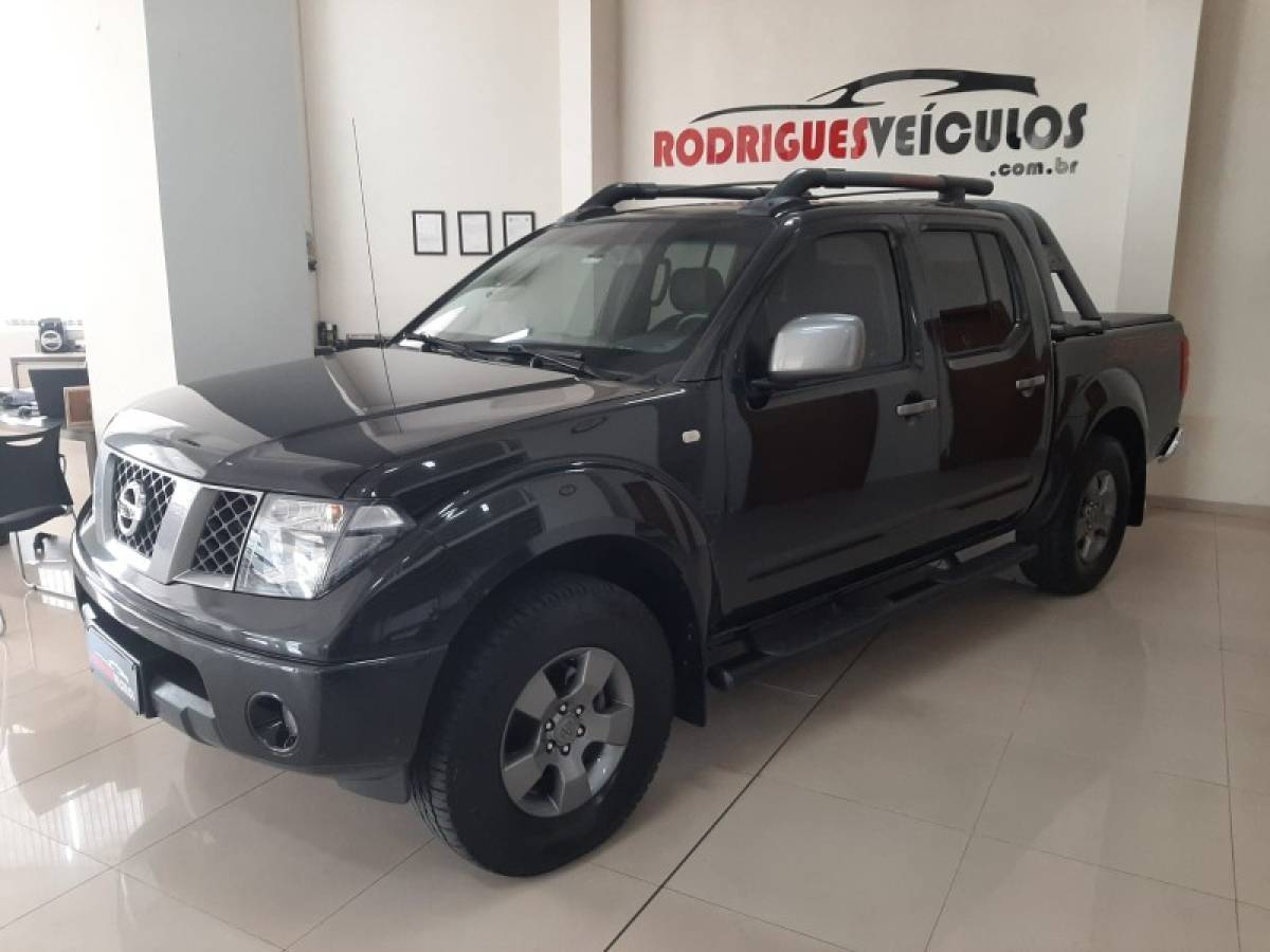 NISSAN - FRONTIER - 2012/2013 - Preta - R$ 104.900,00