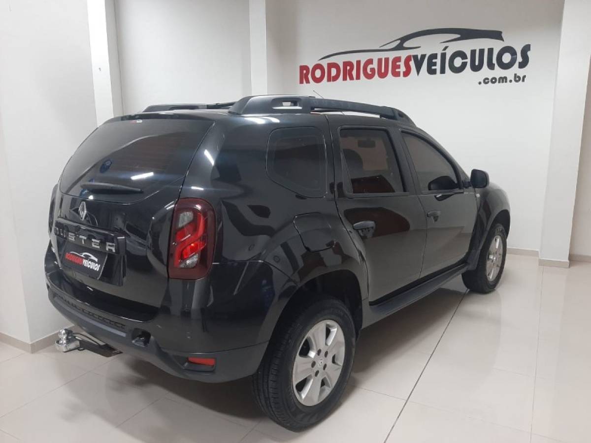 RENAULT - DUSTER - 2015/2016 - Preta - R$ 58.900,00