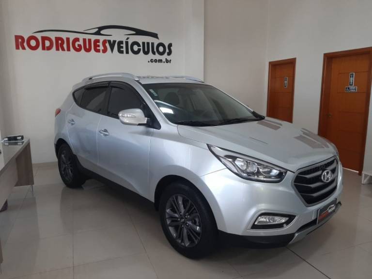 HYUNDAI - IX35 - 2020/2021 - Prata - R$ 98.900,00