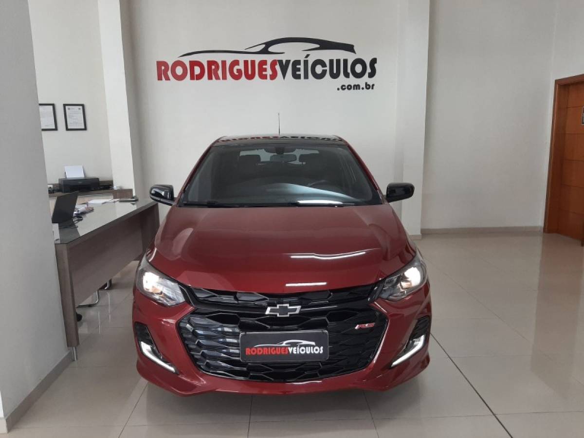 CHEVROLET - ONIX - 2021/2022 - Vermelha - R$ 77.900,00