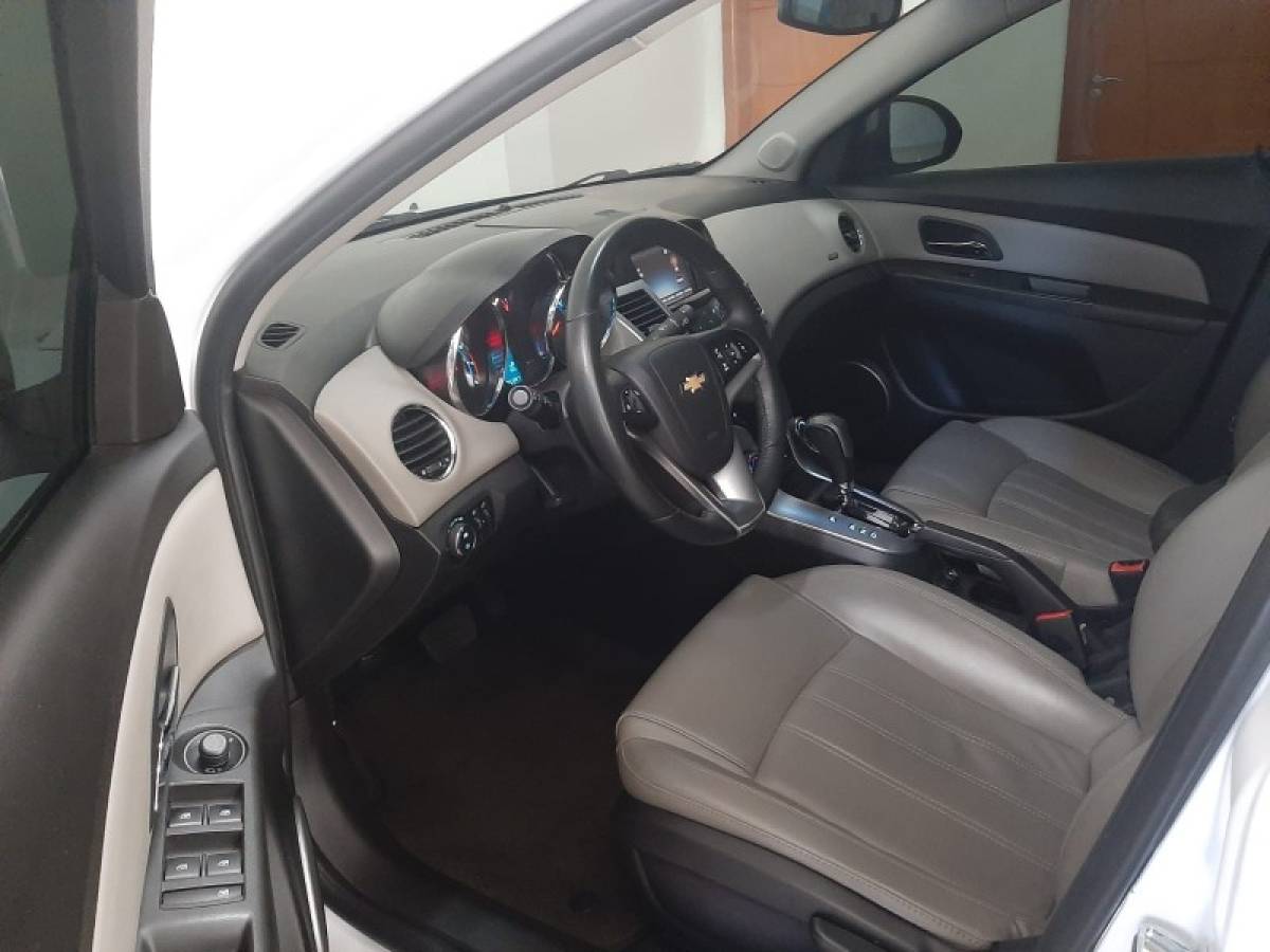 CHEVROLET - CRUZE - 2012/2012 - Branca - R$ 58.900,00