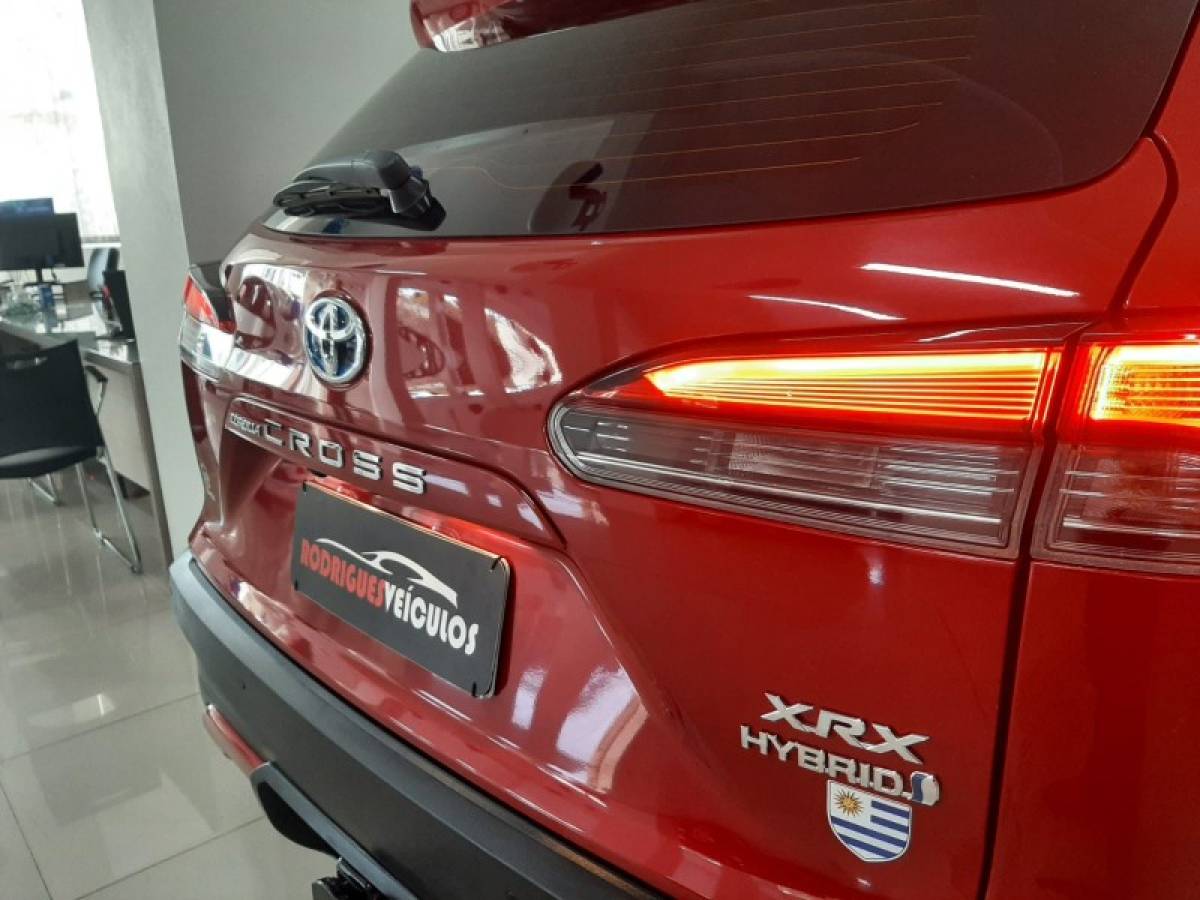 TOYOTA - COROLLA - 2023/2024 - Vermelha - R$ 175.000,00