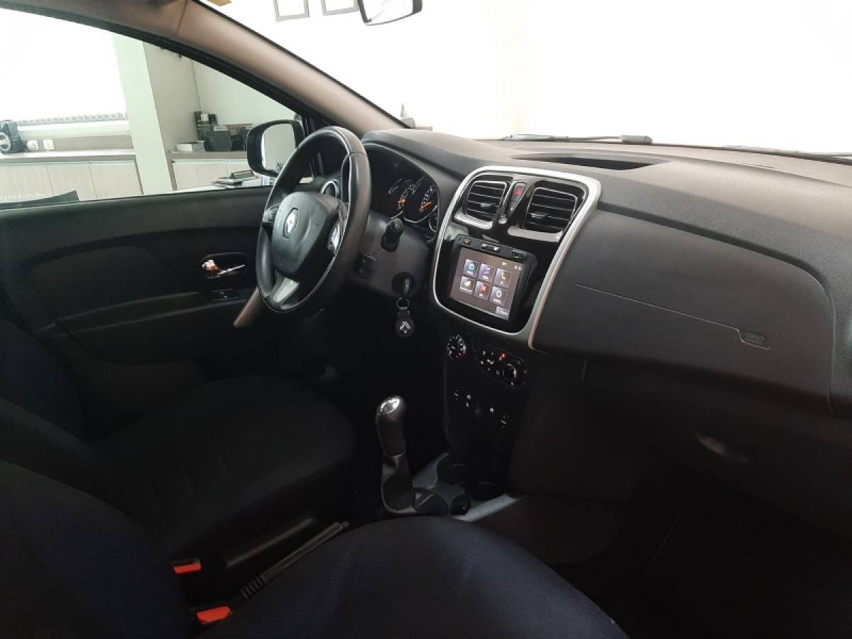 RENAULT - SANDERO - 2014/2015 - Prata - R$ 44.900,00