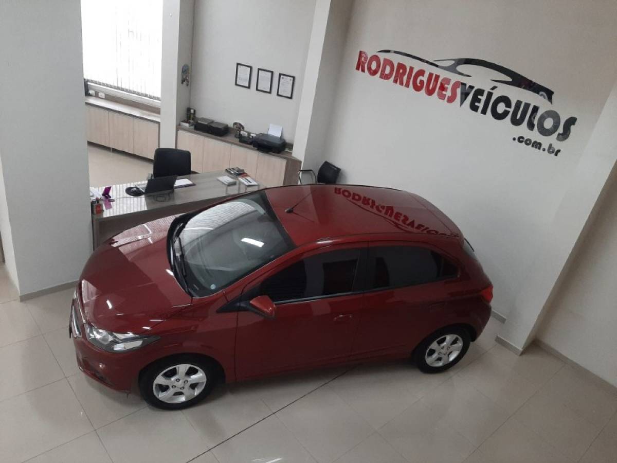 CHEVROLET - ONIX - 2019/2019 - Vermelha - R$ 65.900,00