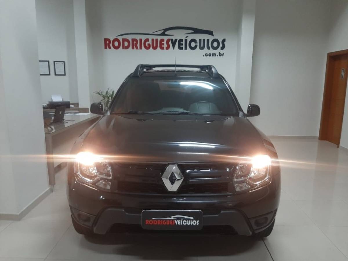 RENAULT - DUSTER - 2015/2016 - Preta - R$ 58.900,00
