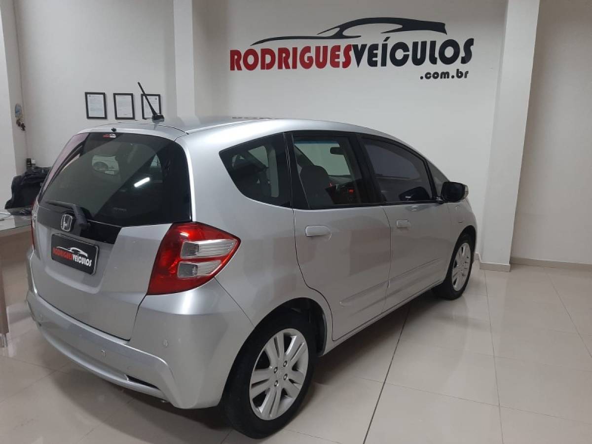 HONDA - FIT - 2013/2014 - Prata - R$ 58.900,00