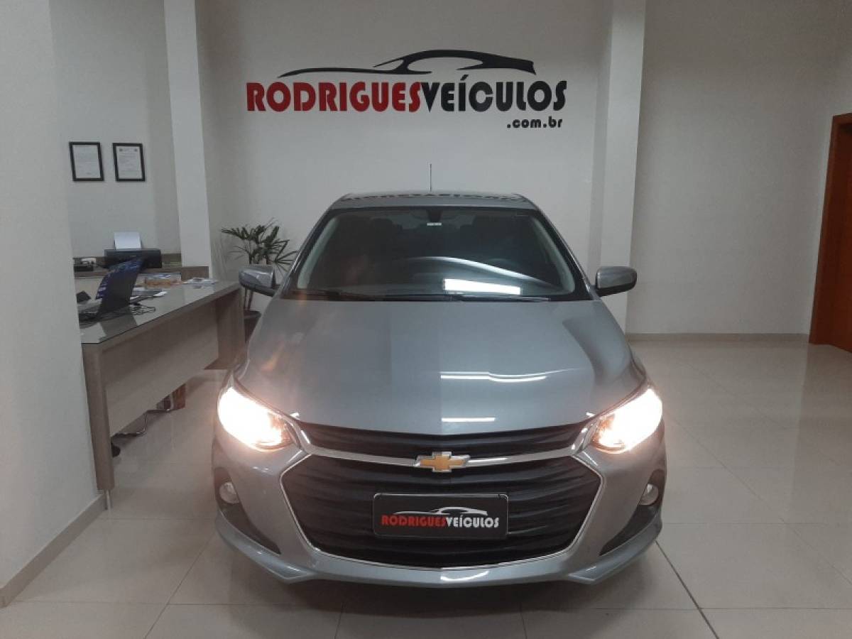 CHEVROLET - ONIX - 2023/2024 - Prata - R$ 92.900,00