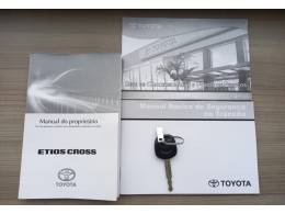 TOYOTA - ETIOS CROSS - 2015/2016 - Prata - R$ 54.900,00