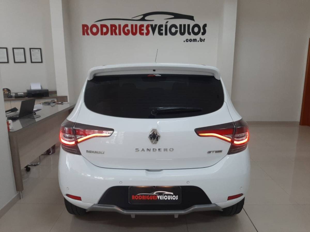 RENAULT - SANDERO - 2020/2021 - Branca - R$ 62.900,00