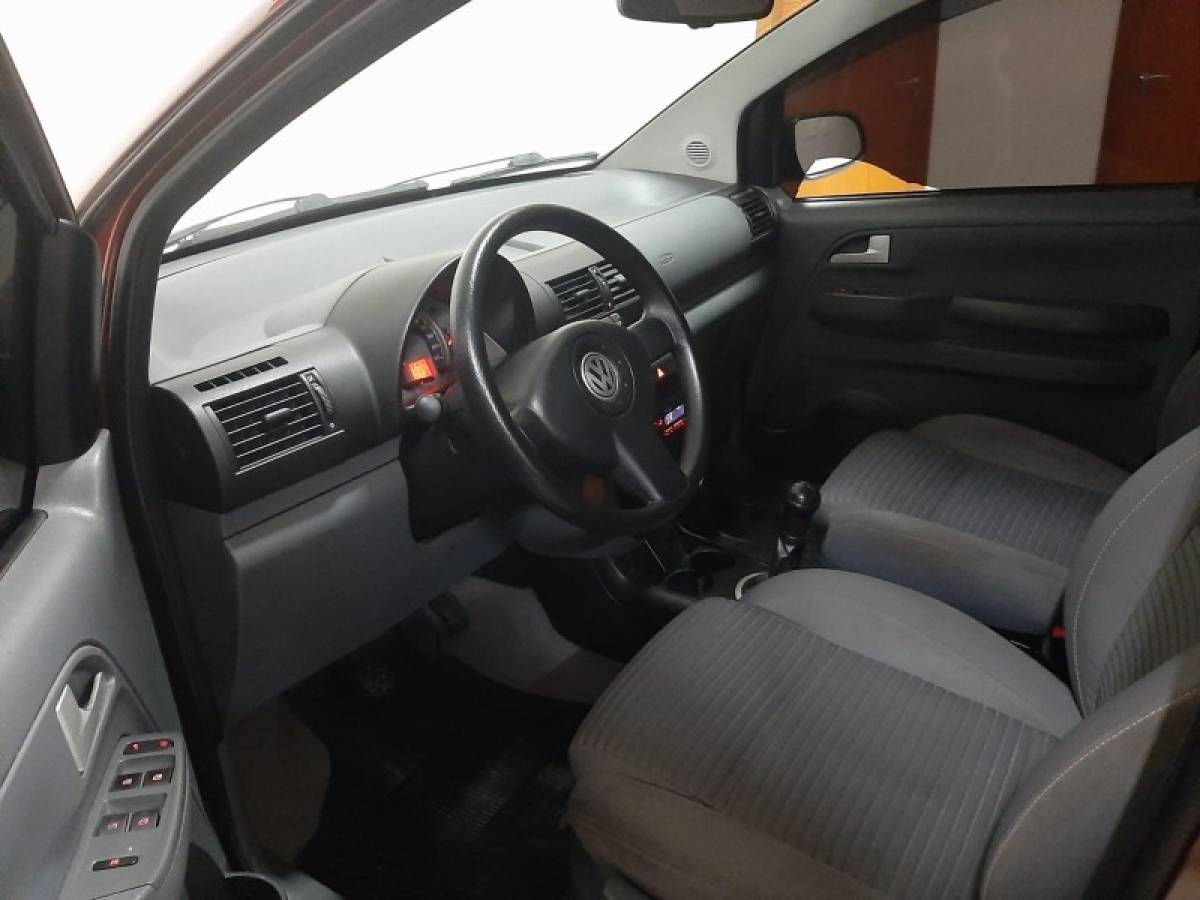 VOLKSWAGEN - SPACEFOX - 2007/2008 - Vermelha - R$ 29.900,00